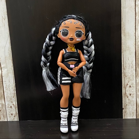 L.O.L Surprise OMG B-Gurl 9" Fashion Doll - Picture 4 of 9